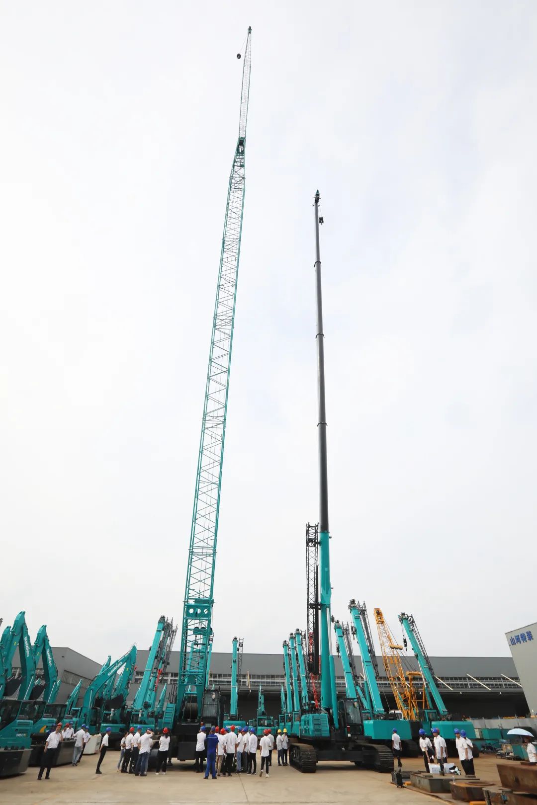 双鹰翱翔,“E”往无前!——山河智能新一代E系列起重机下线!