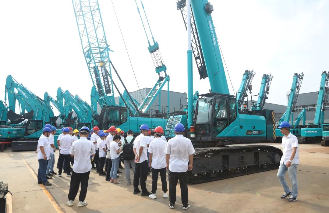 双鹰翱翔,“E”往无前!——山河智能新一代E系列起重机下线!