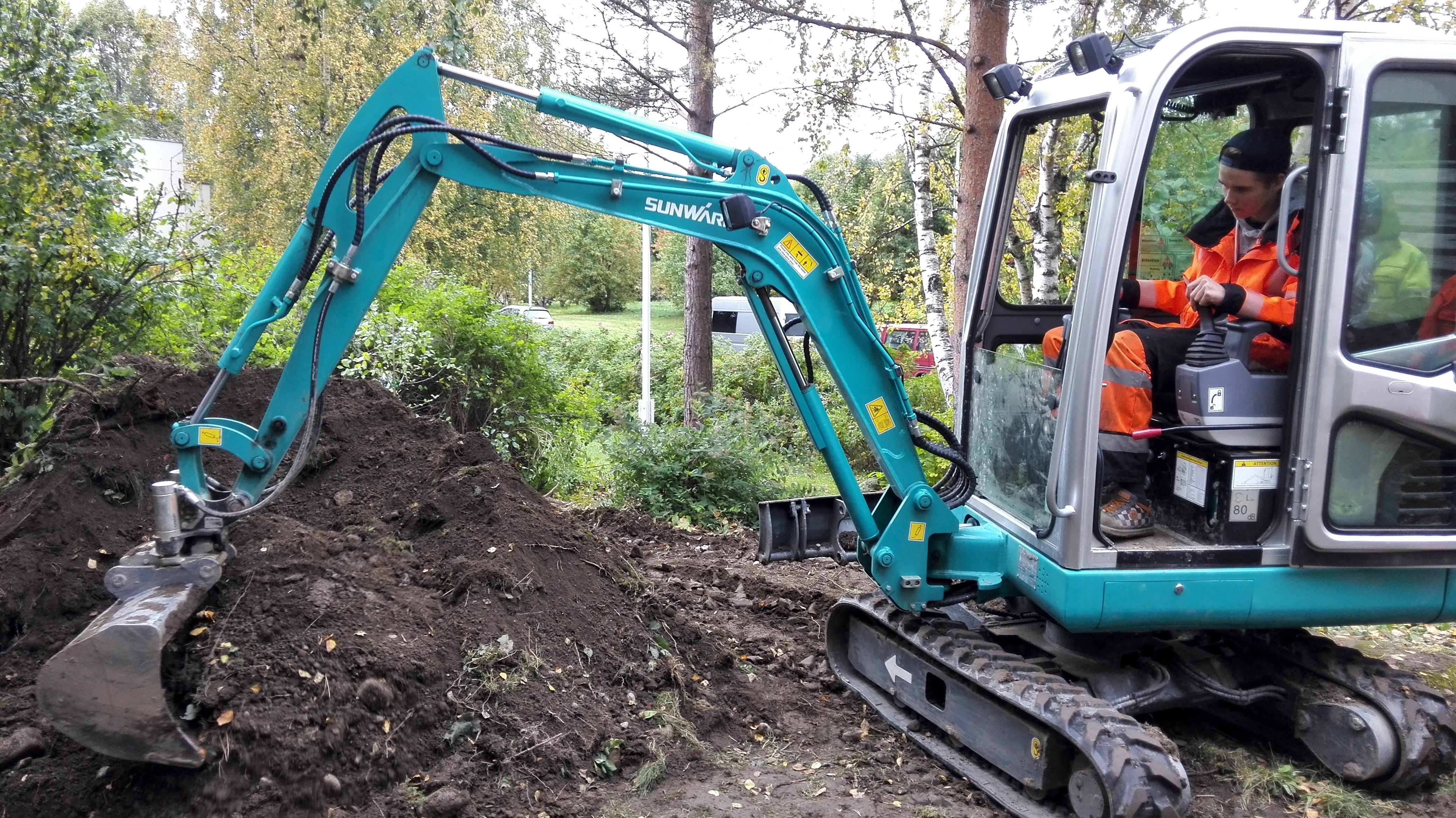 国产小型挖掘机价格多少钱一台?