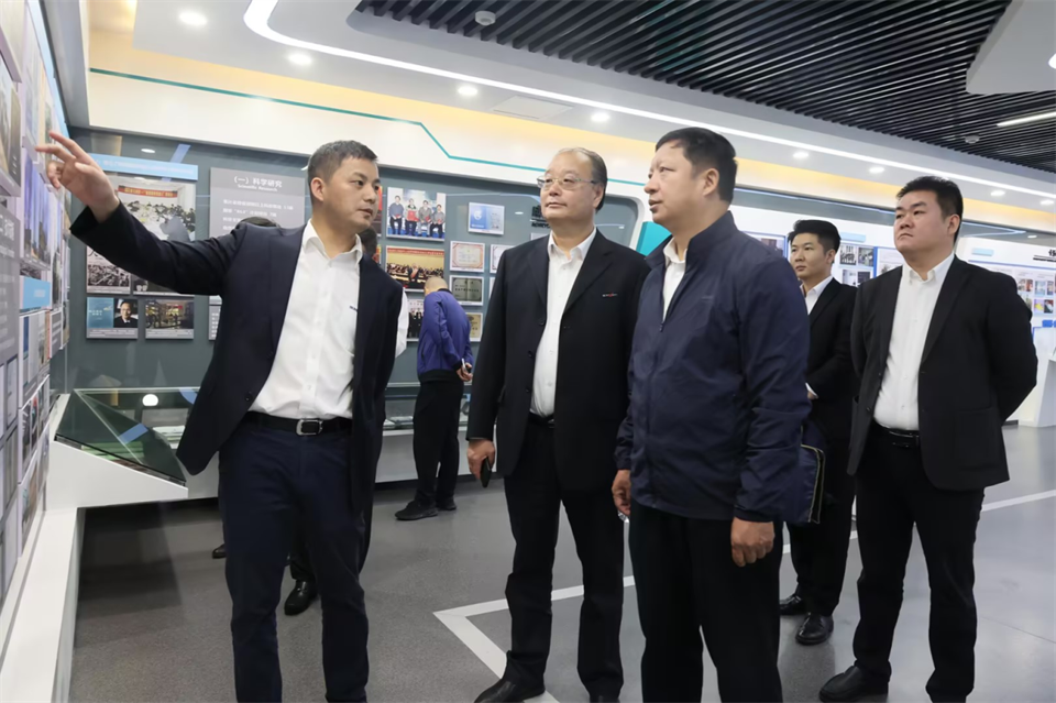 同船出海,共赢未来!中铁九局副总经理刘峻峰一行到访山河智能